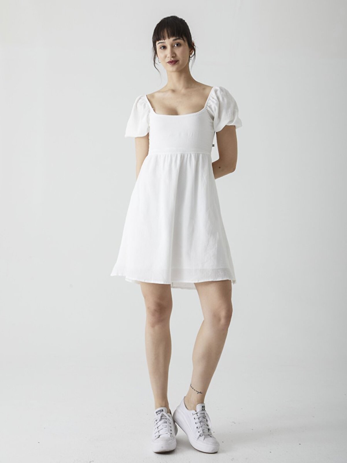 LTB Sırt Detaylı Kısa Beyaz Elbise. 1