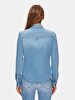 Lucinda Sli̇m Jean Shirt