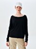 Incision Wide Collar Pale Looking Black T-shirt