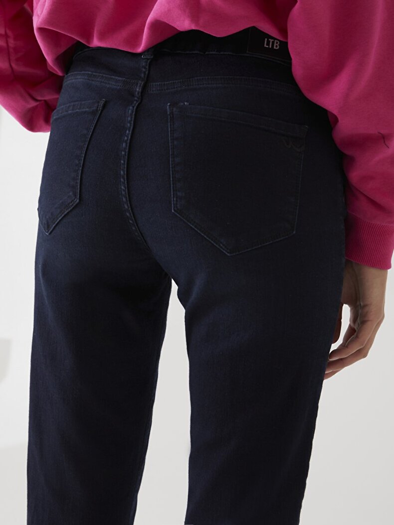 Nicole Orta Bel Jean Hosen