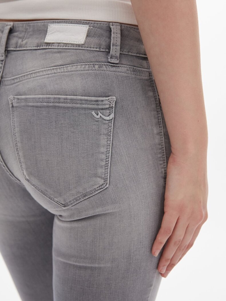 Nicole Orta Bel Jean Hosen