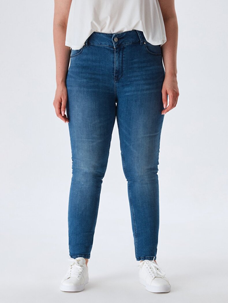 Arly Straight Cut Jeans