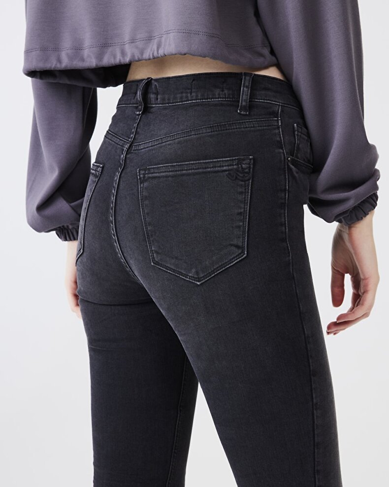 Amy X Hosen
