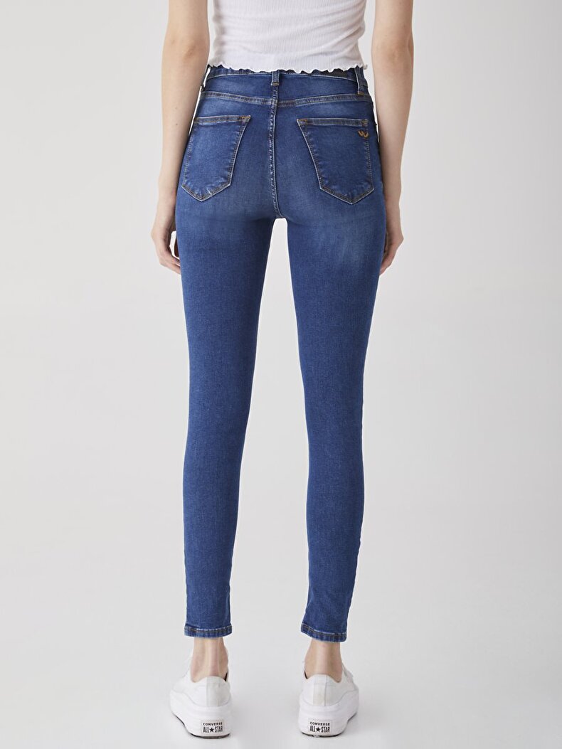 Amy X Broek