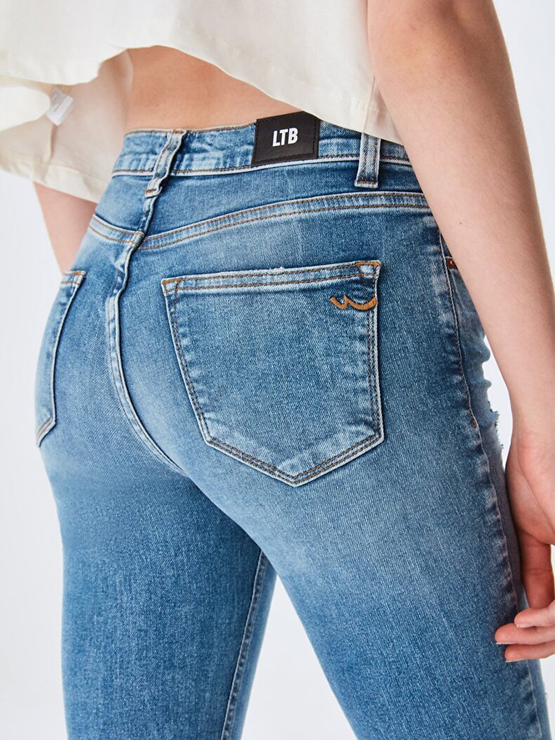 Amy X Hosen