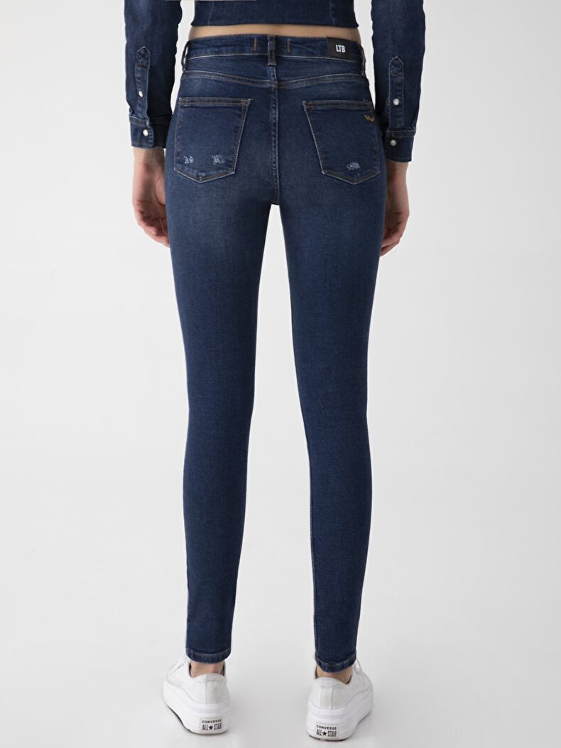 Amy X Broek