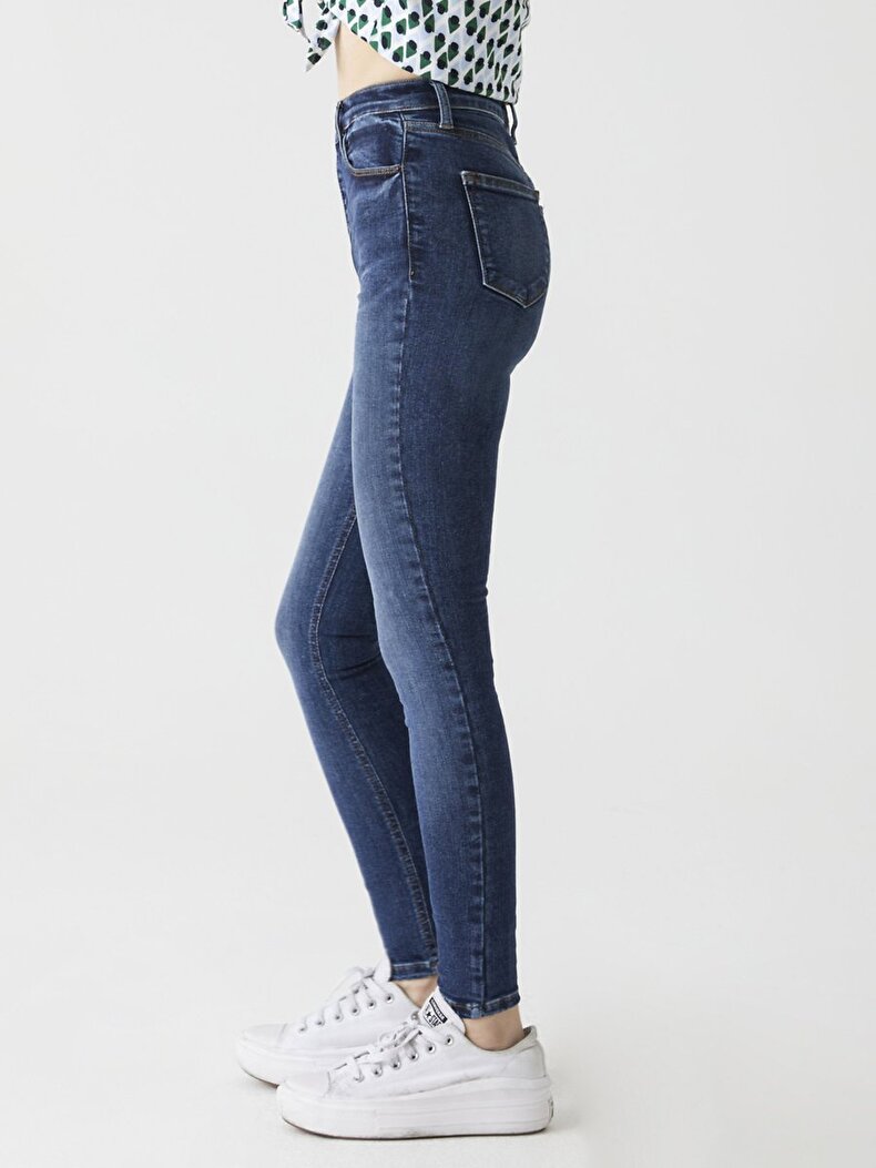 Amy X Hosen