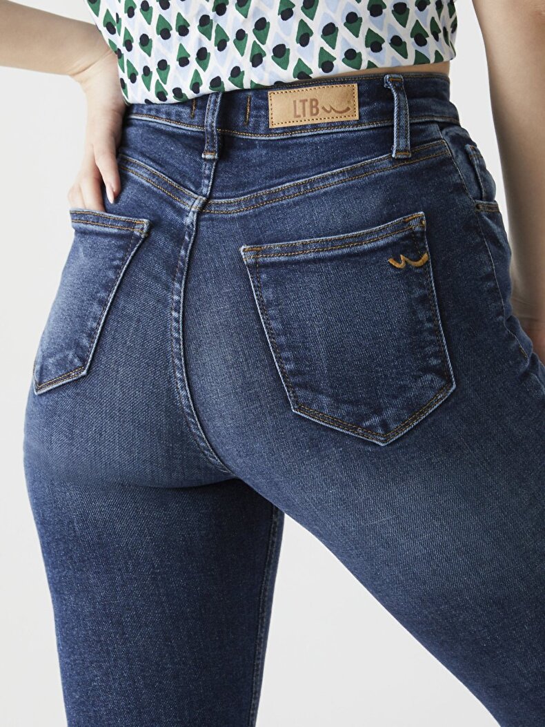 Amy X Hosen