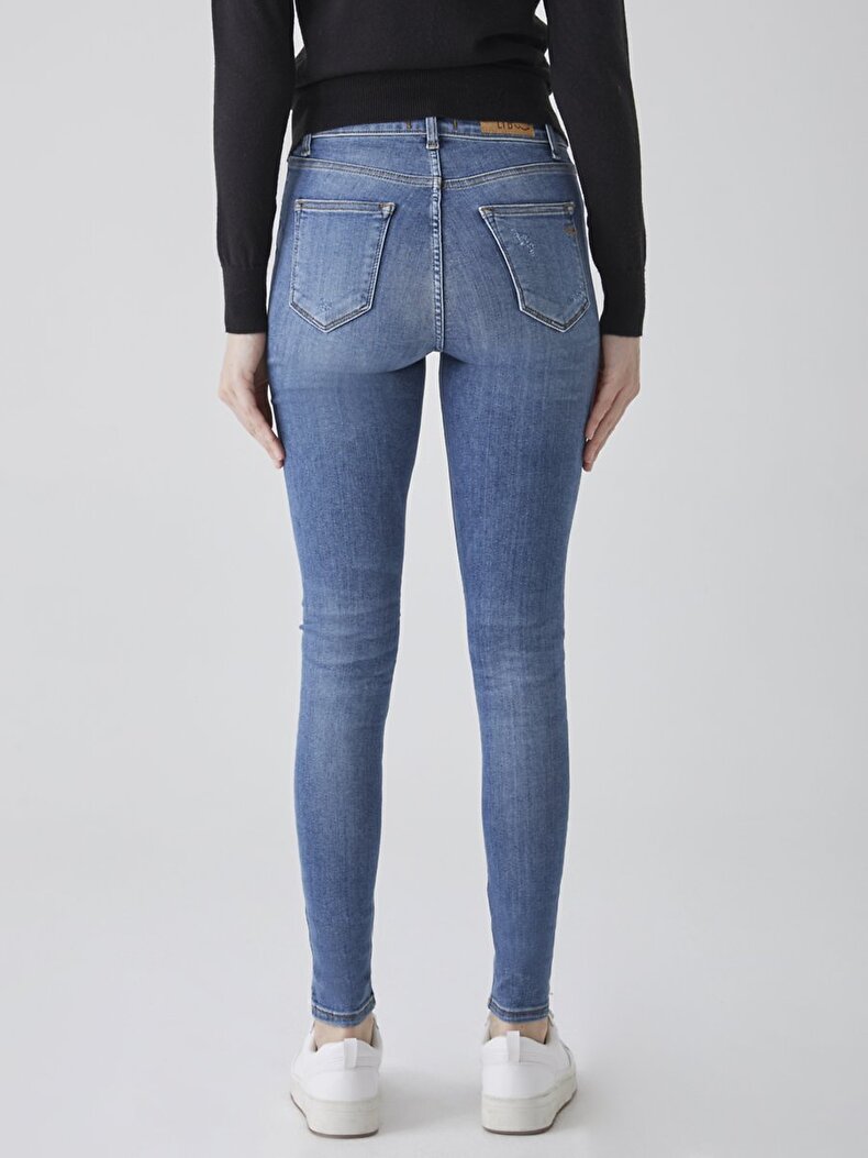 Amy X Hosen
