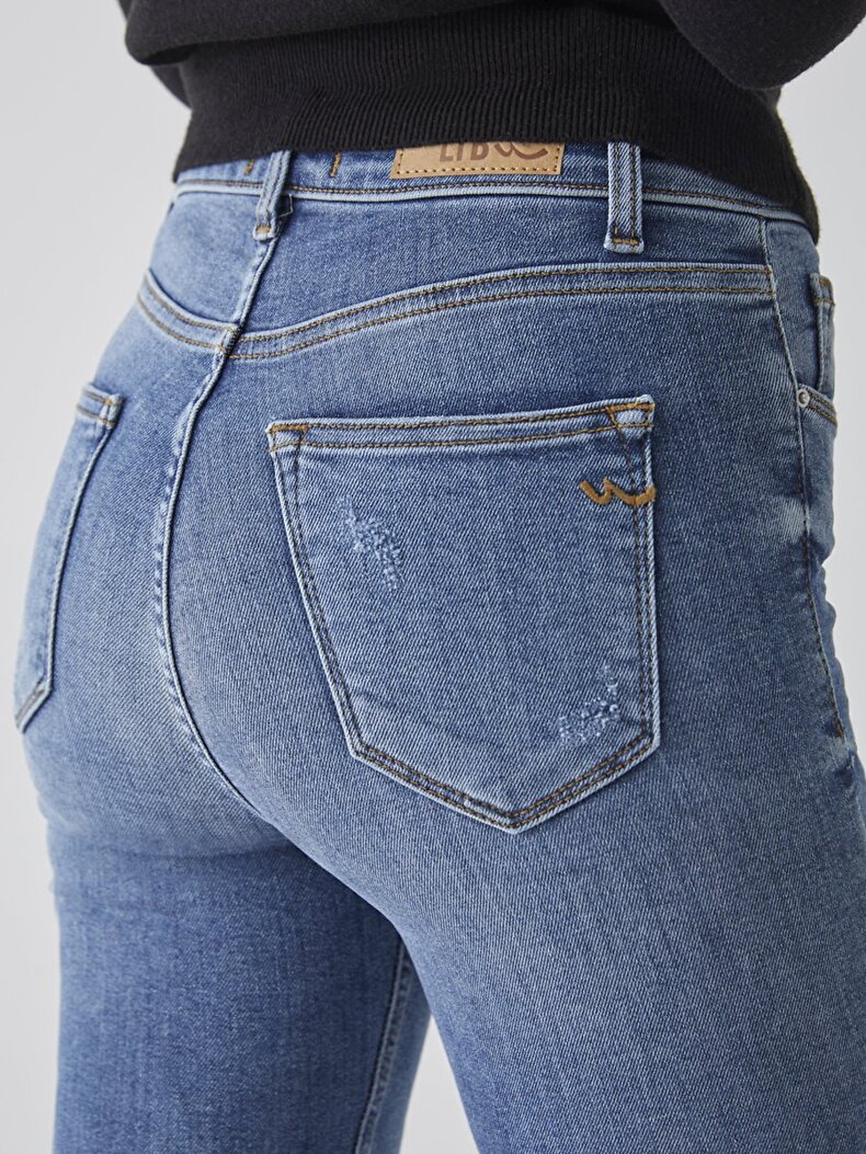 Amy X Hosen