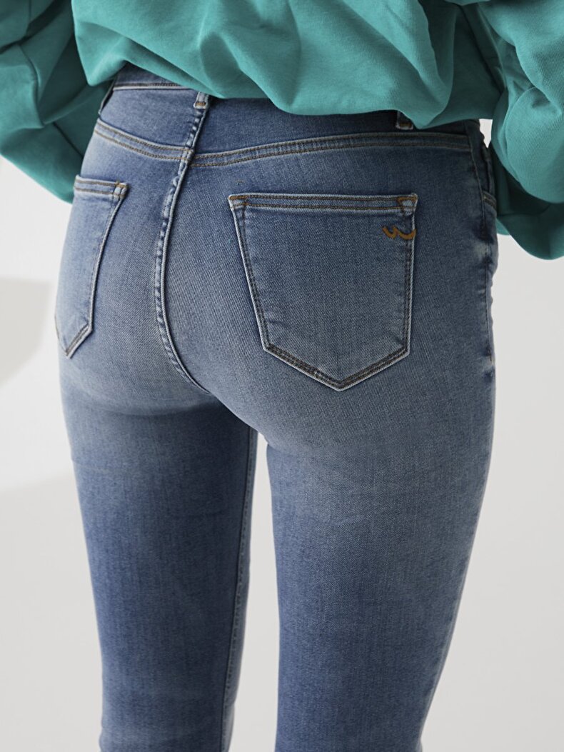 Amy X Hosen