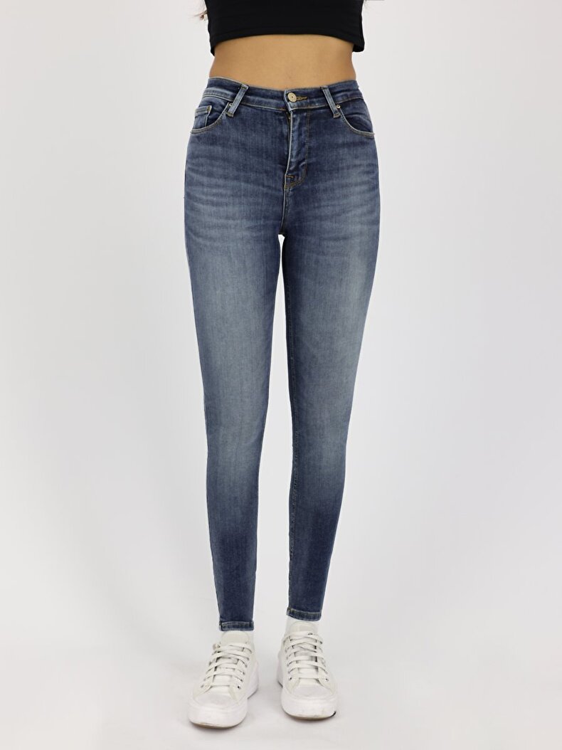 Amy X Broek