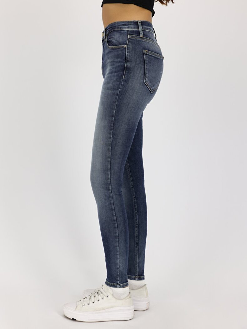 Amy X Broek