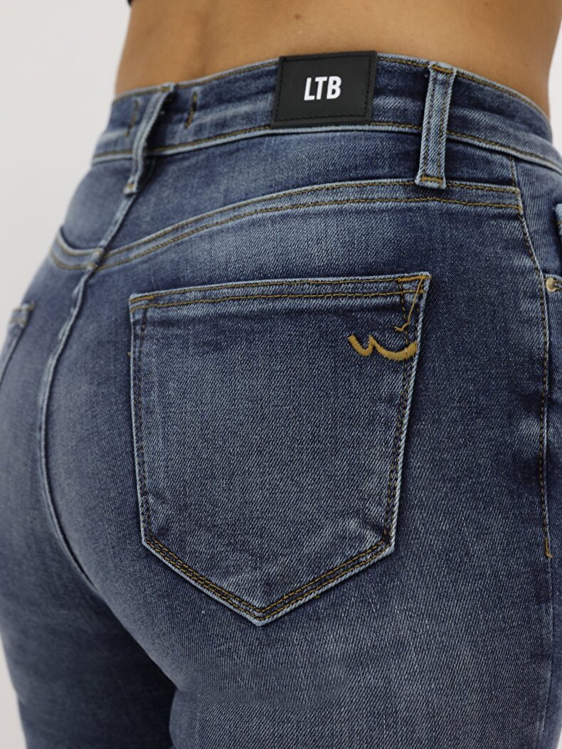 Amy X Broek