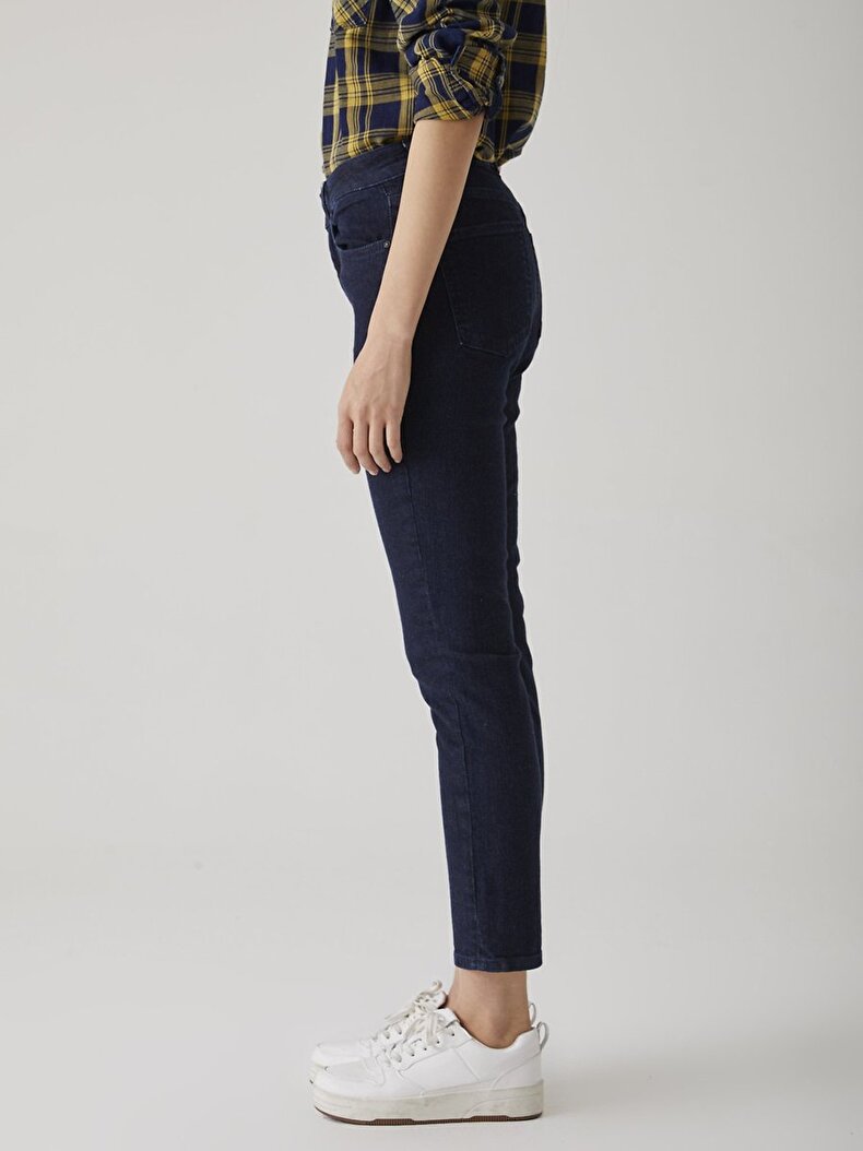 Freya B Hosen