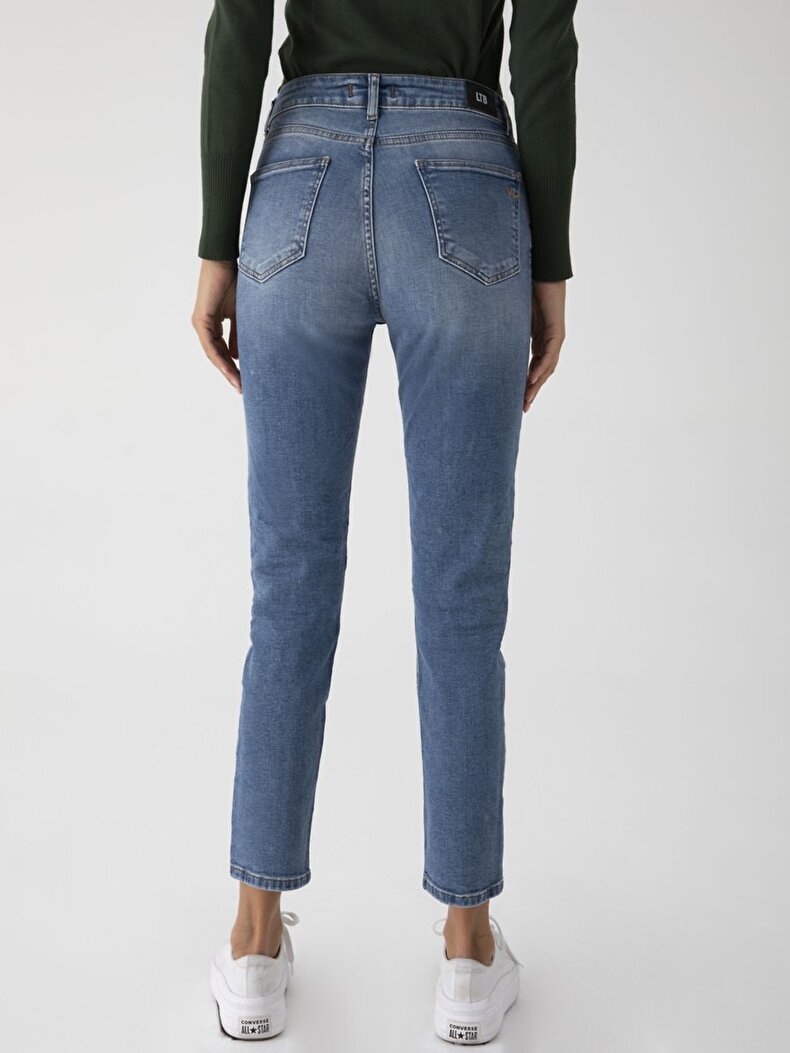 Freya B Hosen
