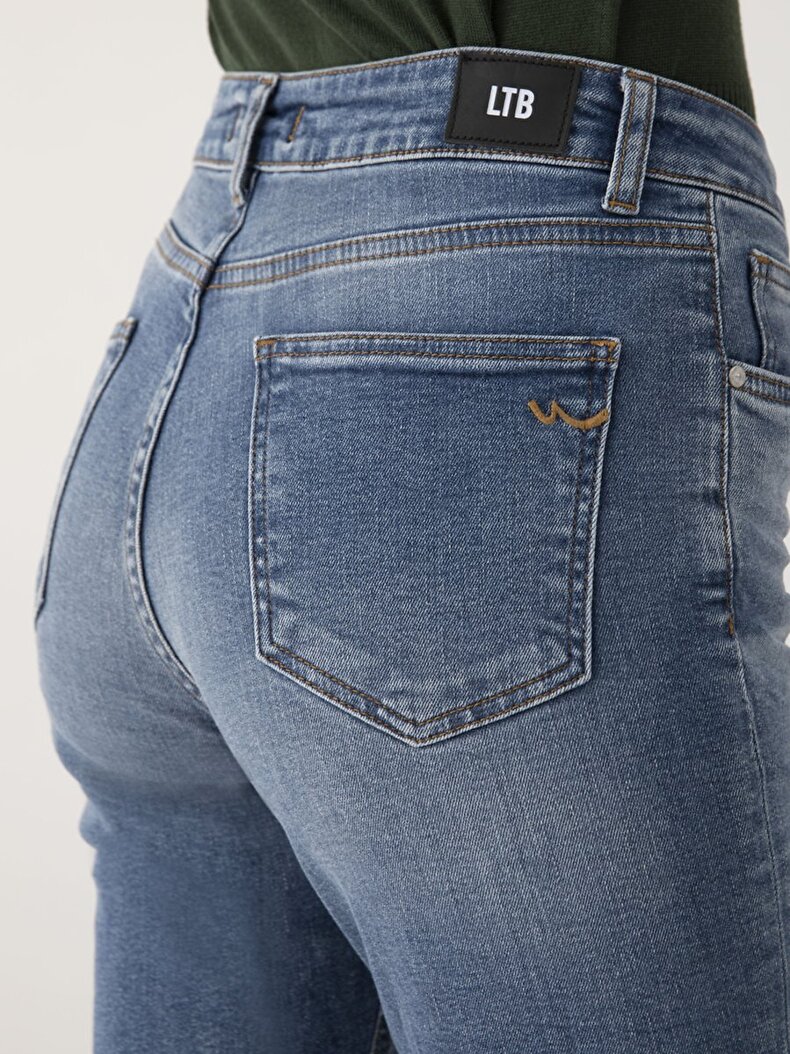 Freya B Hosen