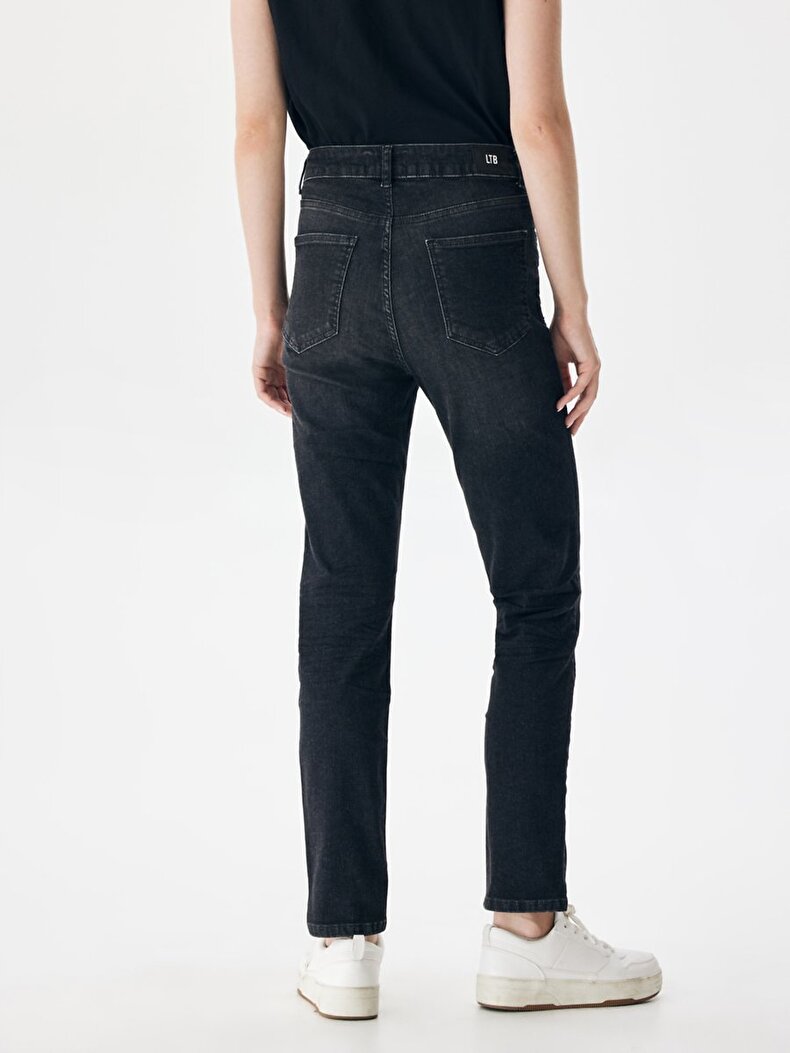 Freya B Hosen