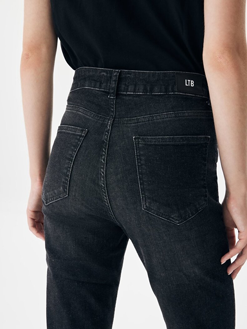 Freya B Hosen