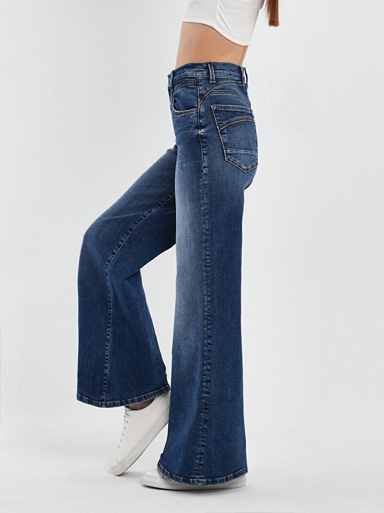 Weyna B Hosen