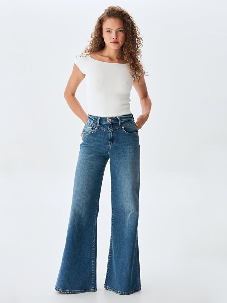 Weyna B Hosen