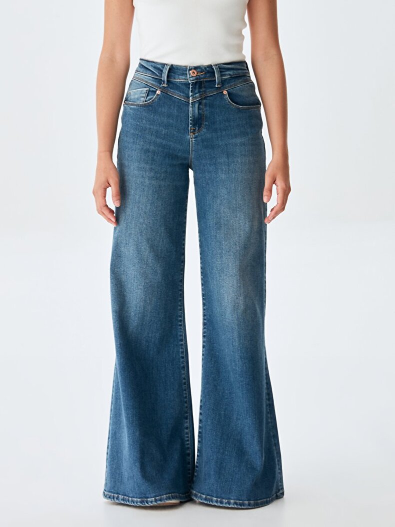 Weyna B Hosen