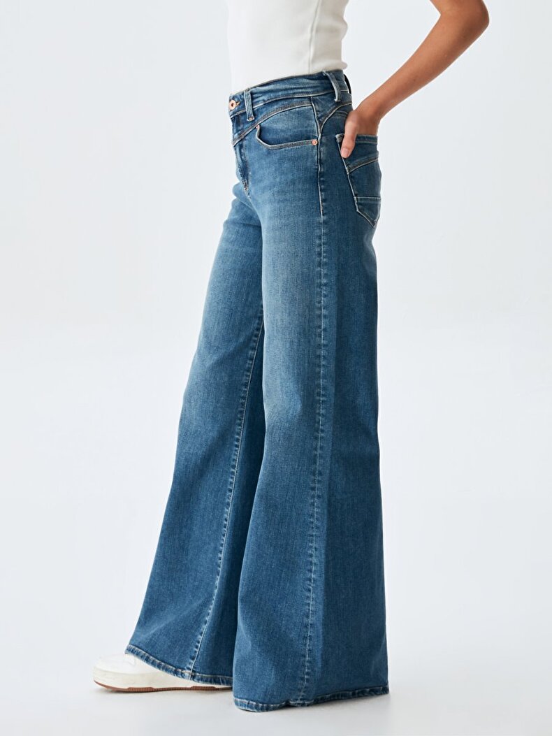 Weyna B Hosen