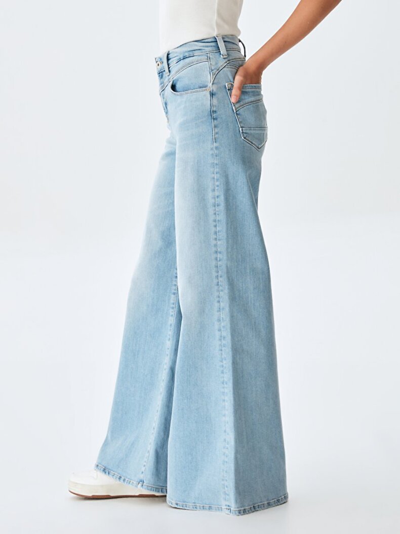 Weyna B Hosen
