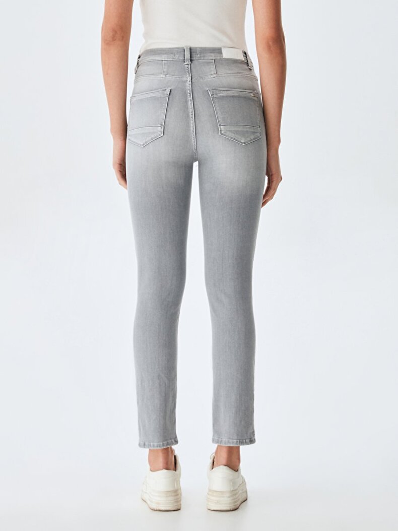 Nena B Broek