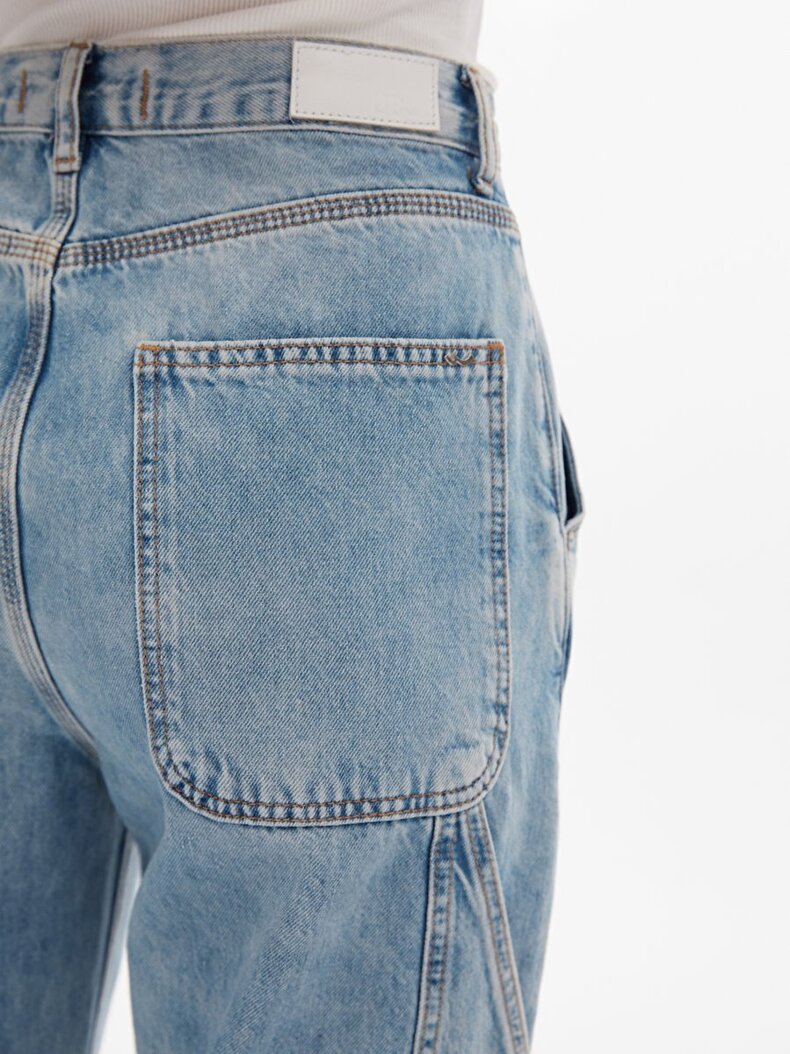 Milda B Broek