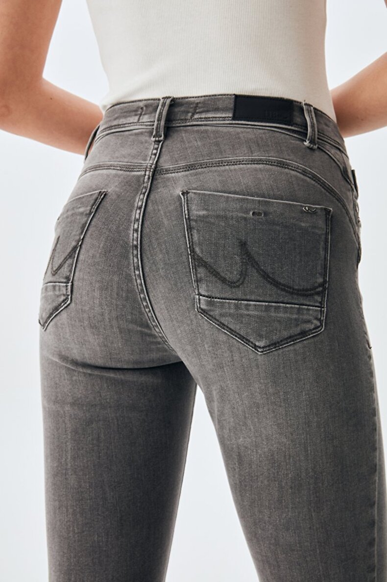 Jonna B Hosen