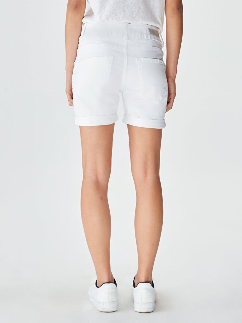 Becky X Comfortable Cut Jeans Shorts
