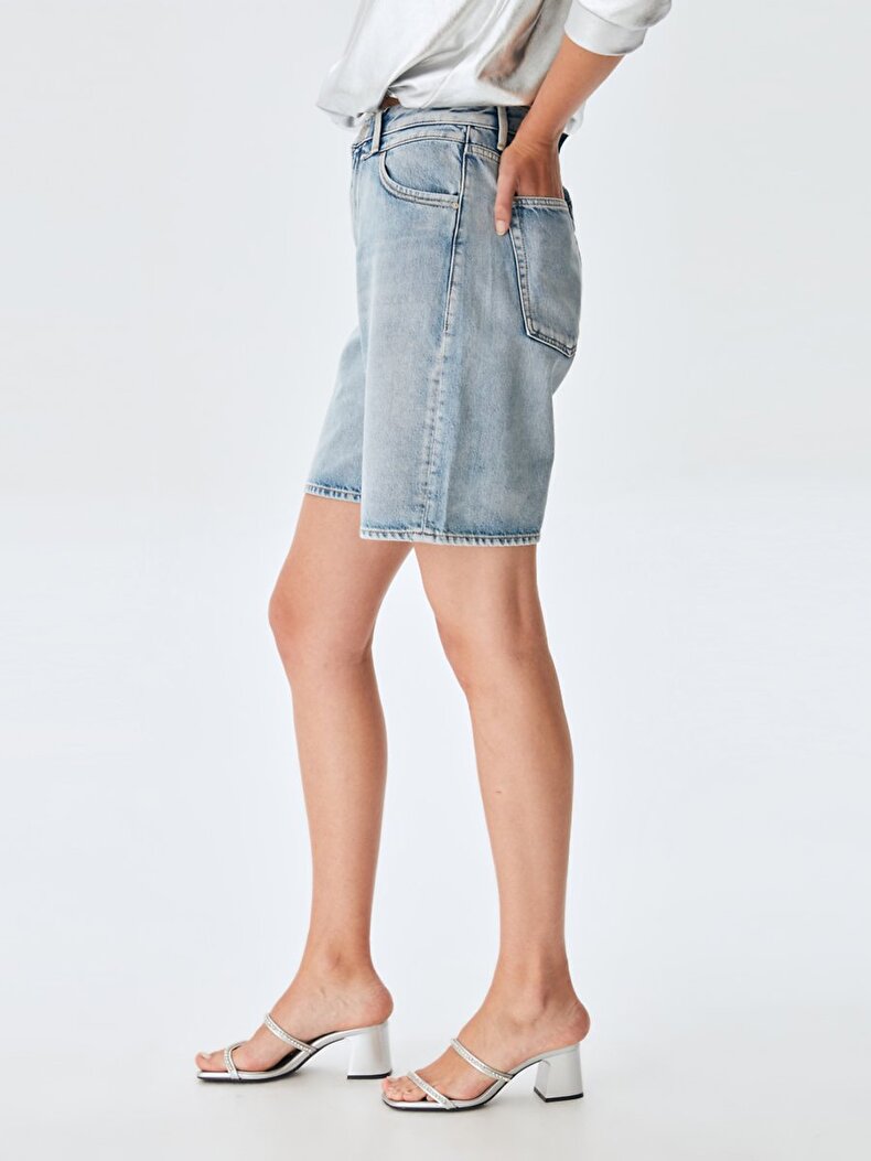 Larie Shorts