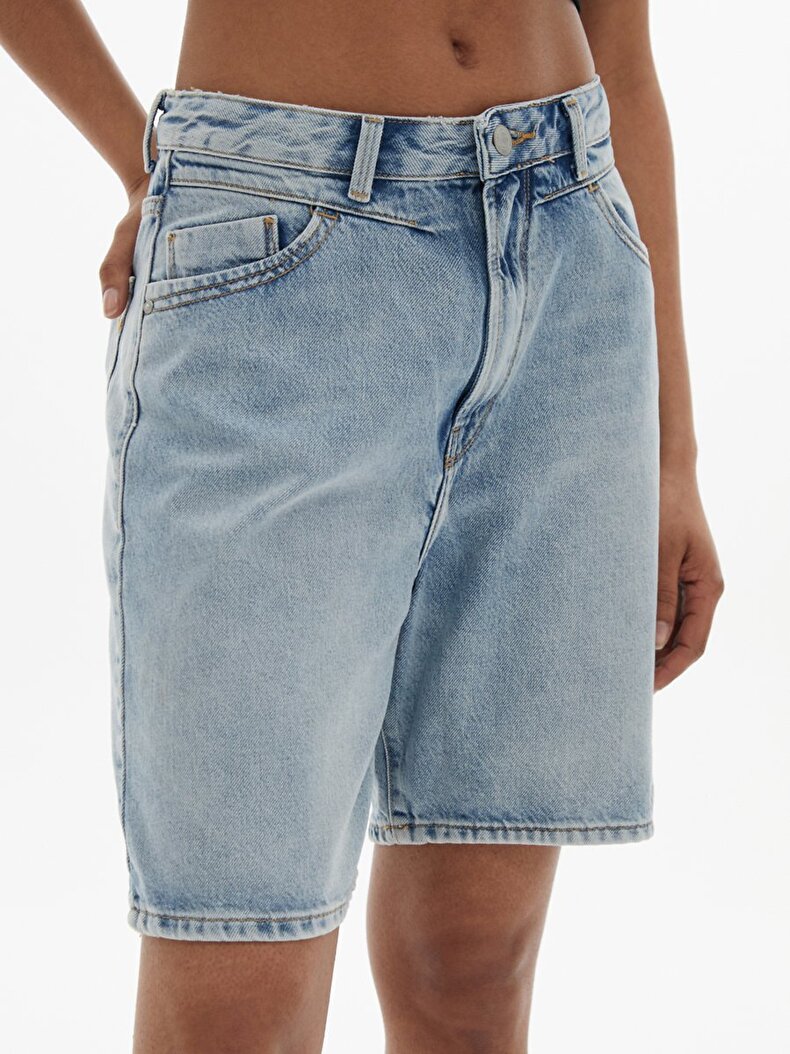 Larie Shorts