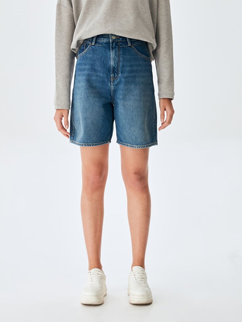 Larie Shorts