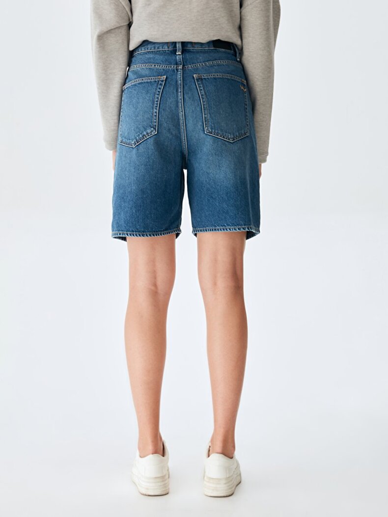 Larie Shorts
