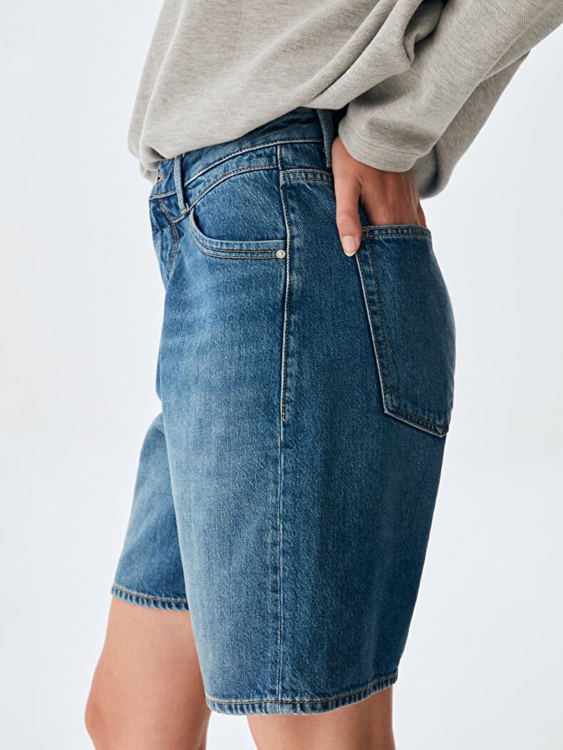 Larie Shorts