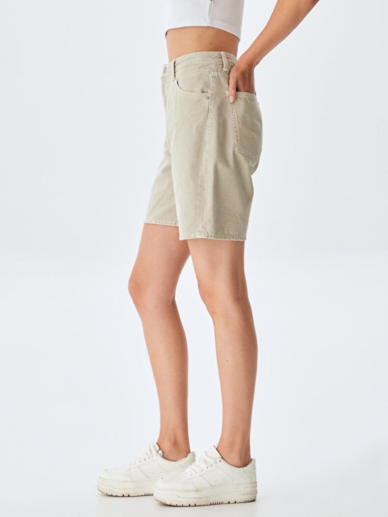 Larie Shorts