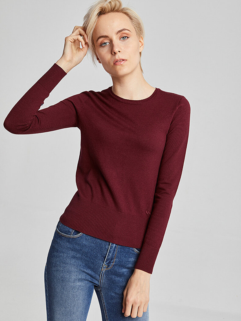 Round Collar Red Pullover