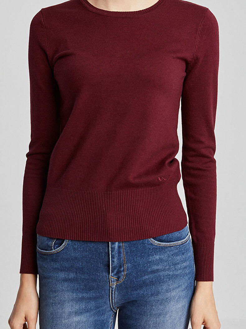 Round Collar Red Pullover