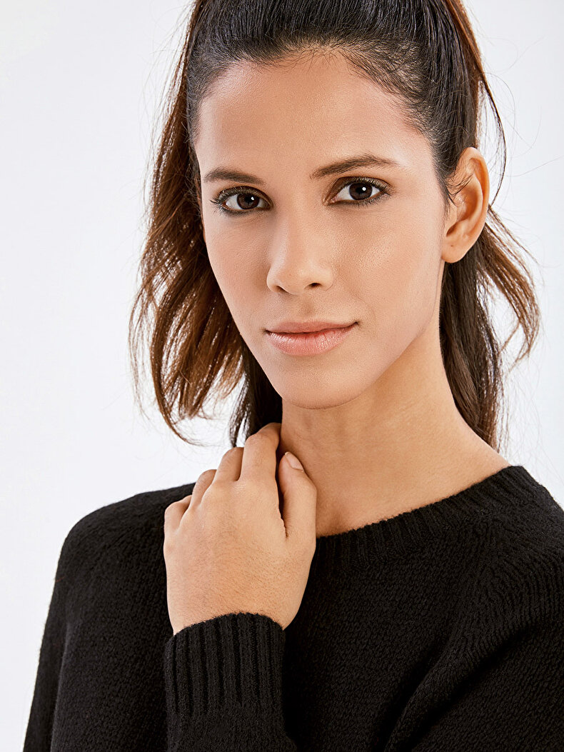 Round Collar Long Sleeve Black