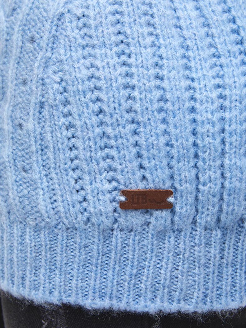 Blue Pullover