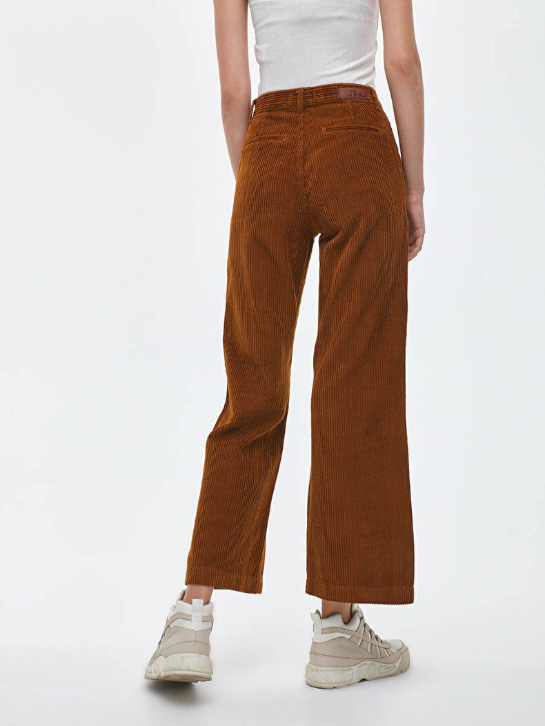 Braun Hosen