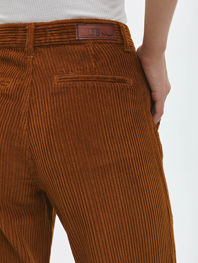 Braun Hosen
