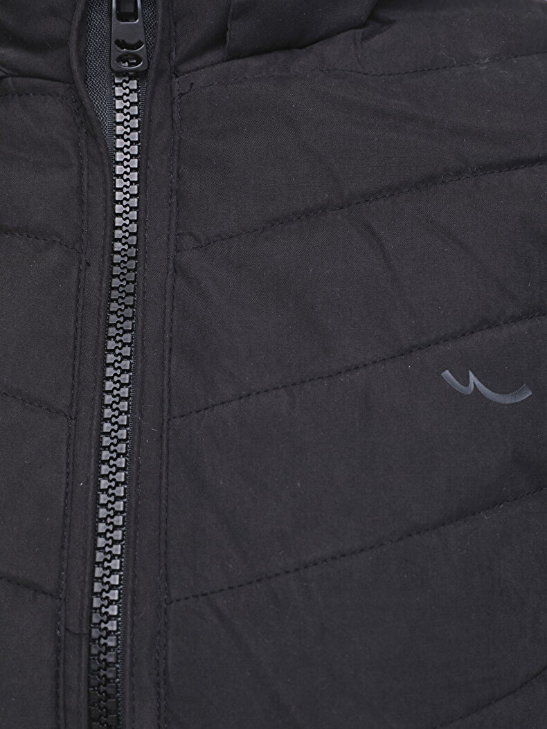 Short Puffer Zwart Gemonteerd