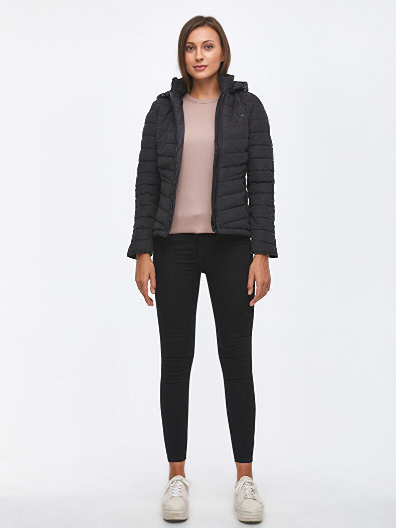 Short Puffer Zwart Gemonteerd