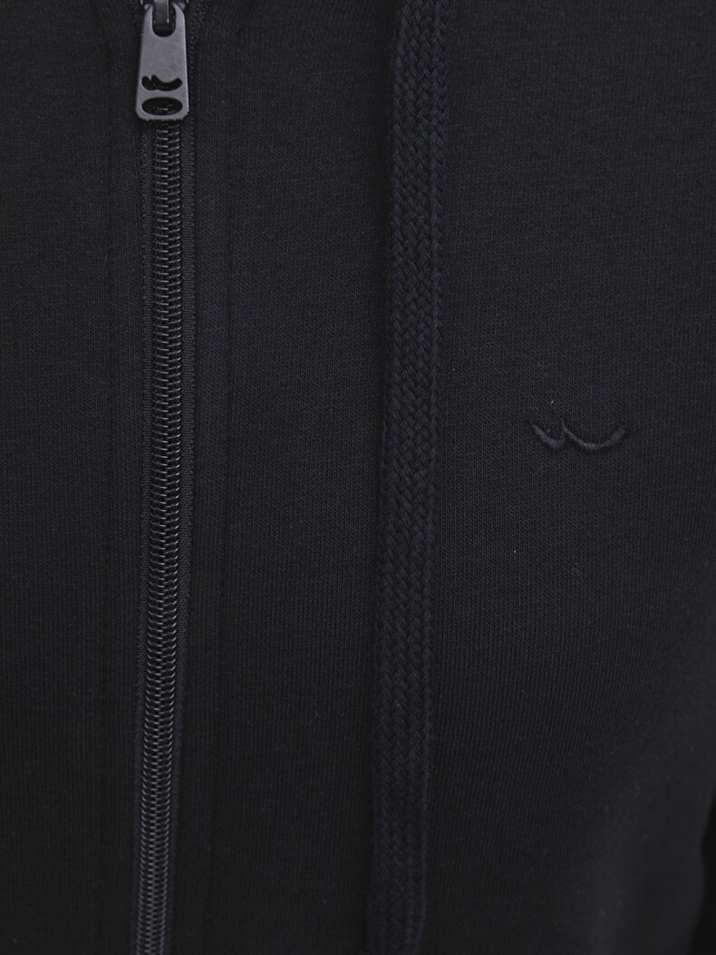 SCHWARZ STRICKJACKE 