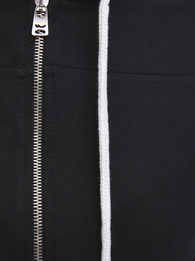 SCHWARZ STRICKJACKE 