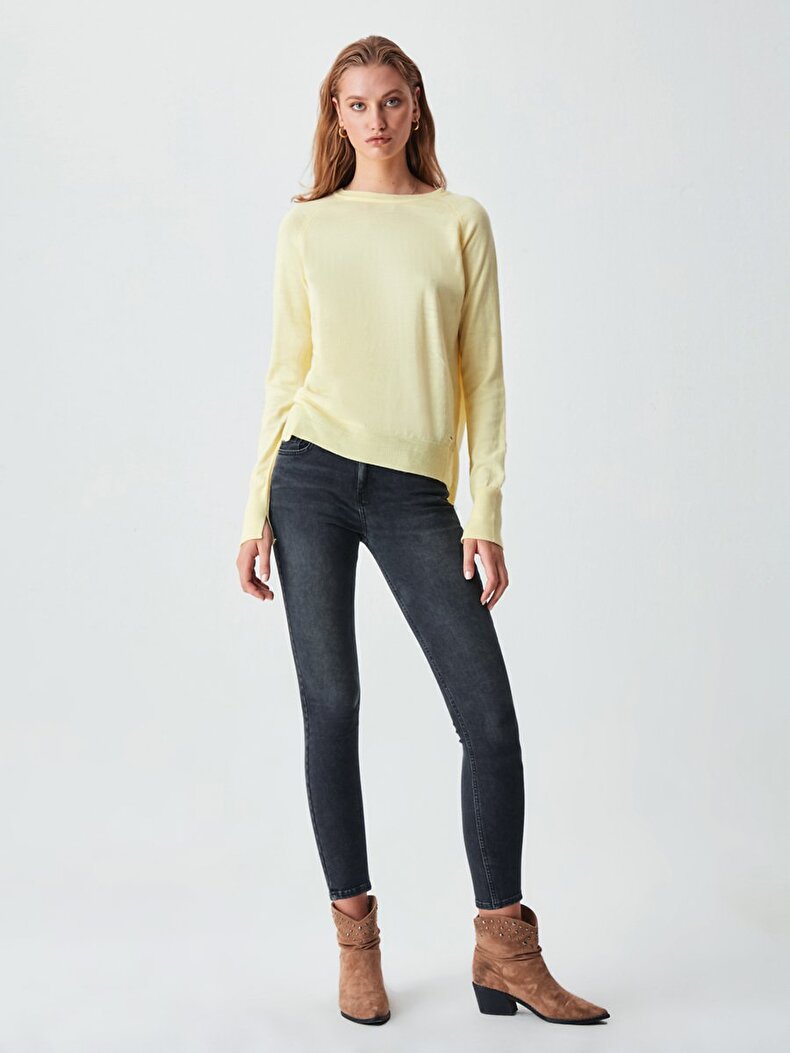 Thin Yellow Pullover