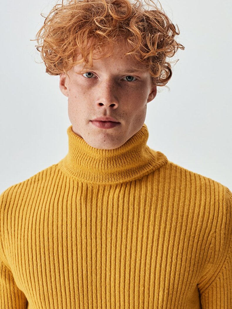 Ribbed Turtle Neck Yellow Pullover
